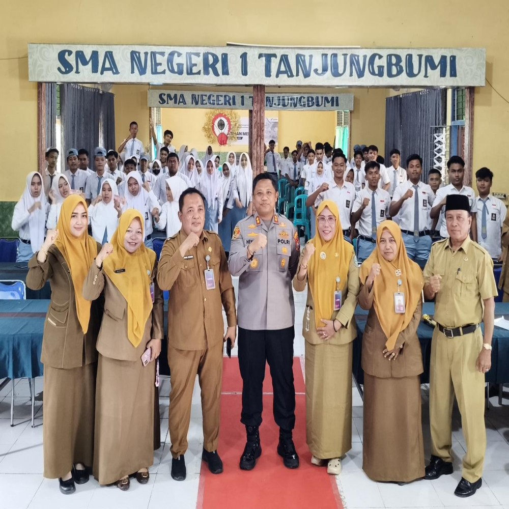 KUNJUNGAN KAPOLRES PAMEKASAN AKBP HENDRA EKO TRIYULIANTO,S.I.,S.H.,M.H KE SMAN 1 TANJUNGBUMI